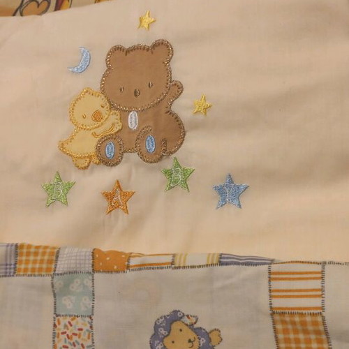 Baby crib blankets and sheets like new, 2 blankets and 3 sheets