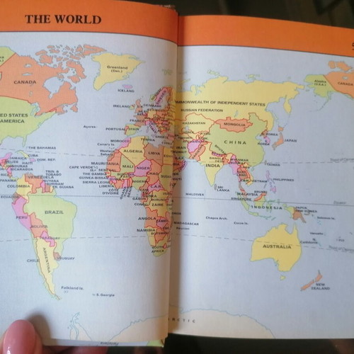 The Bloomsbury Pocket Encyclopedia of the World new, English