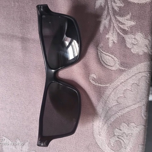 Sunglasses used with broken frame, black