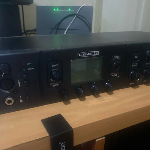 Line 6 Pod HD Pro with FBV MKII pedalboard like new