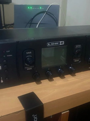 Line 6 Pod HD Pro with FBV MKII pedalboard like new