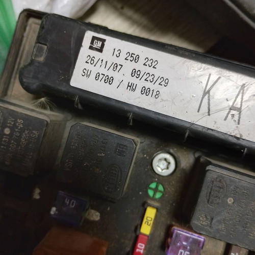 Fuse box Opel Astra H Zafira B 13250232 KA