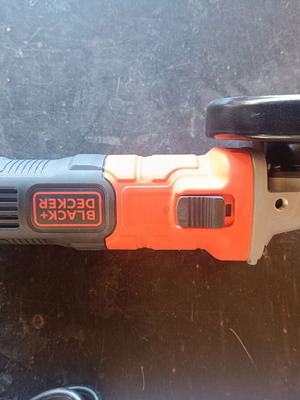 Γωνιακός Τροχός Black & Decker BEG010 710W καινούργιος, 115mm