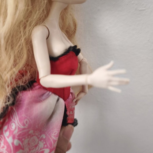 Ever After High Apple White doll used, original accessories