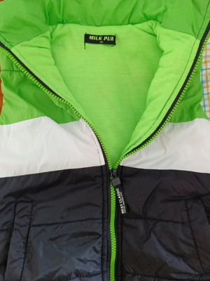 Sleeveless jackets 4 years like new, set of 2 pieces