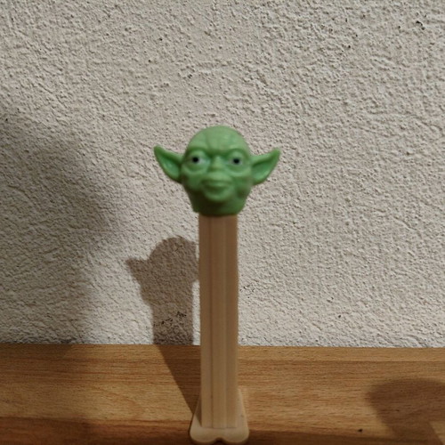Pez Yoda used