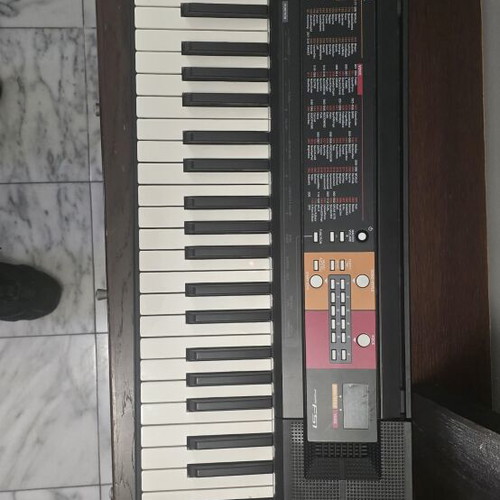 Yamaha PSR F51 keyboard like new