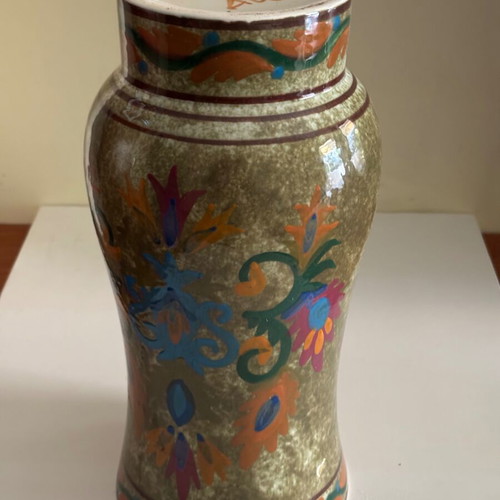 Keramikos vase used collectible with cracks