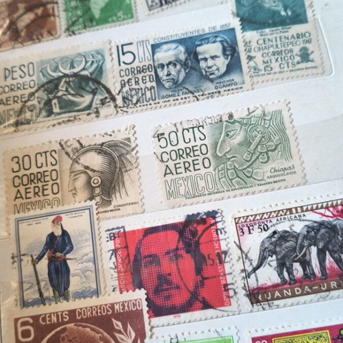 Collectible stamps from around the world like new, over 500 with albums and box