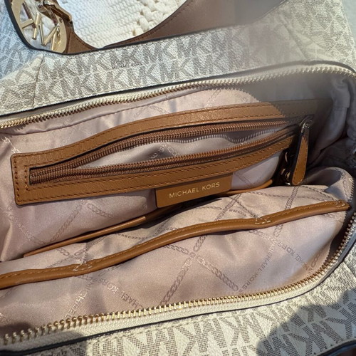 Michael Kors Lillie shoulder bag like new, white and brown