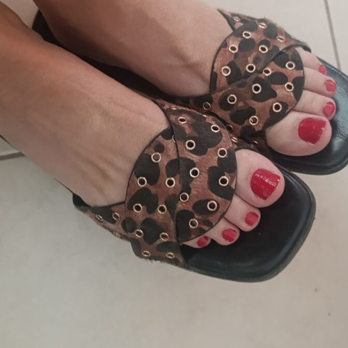 Flip-flops pack of two like new, sizes 37 and 38, black and leopard