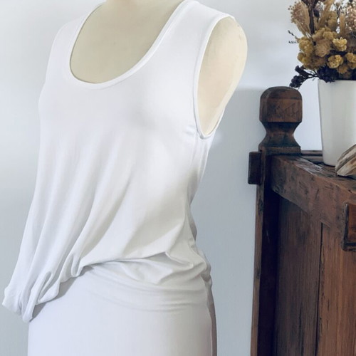 Kai-aakmann asymmetrical blouse new, white