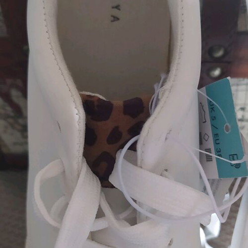 Papaya sneakers size 38 new with tags, white and pink with grey details