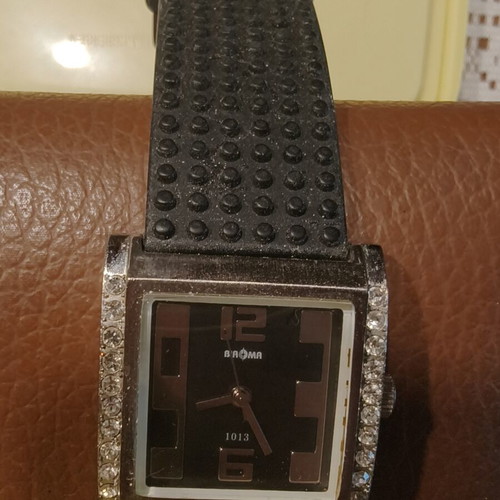 BIAOMA 1013 quartz watch with black dial and crystal accents