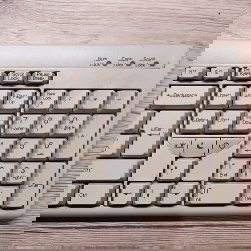 Vintage - Retro λευκό πληκτρολόγιο για Windows