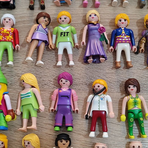 Playmobil female figures and accessories used, set