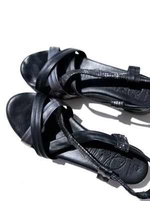 Oh My Sandals women's platform sandals like new, black and silver