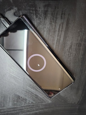 Samsung Galaxy Fold 2 used with broken inner screen