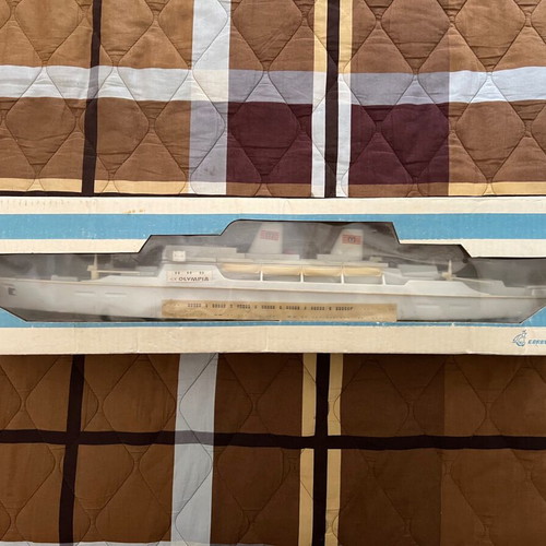 Caravel Toys cruise ship like new, in original box