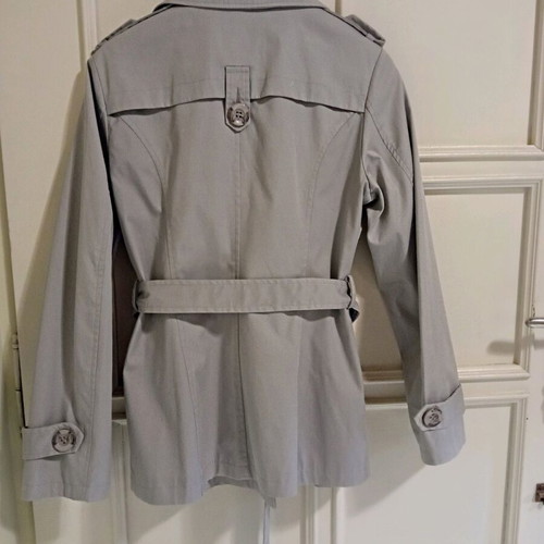 Women's short gray trench coat like new, size L/M