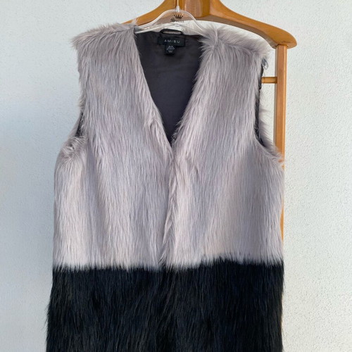 Sleeveless fur vest like new, black and gray, size L