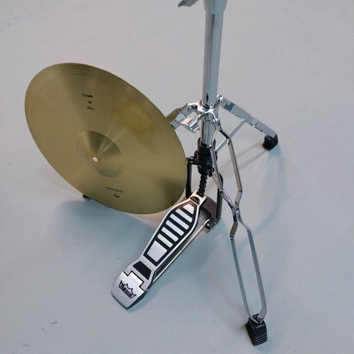 Hi-Hat βάση Remo βαρέως τύπου με ρύθμιση swivel και δώρο πιατίνι crash 16" Turkey καινούργια
