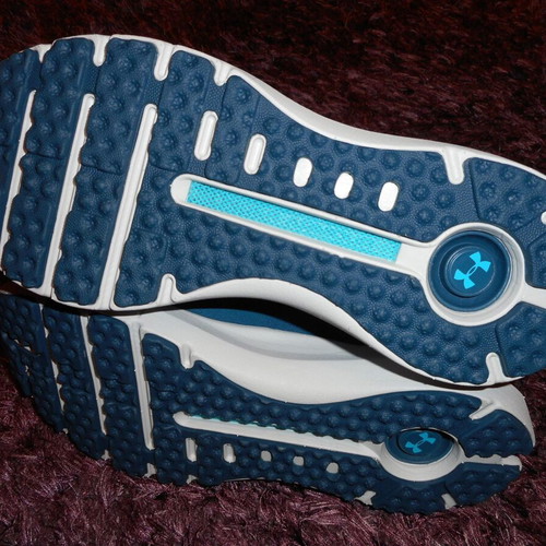 Under Armour HOVR Phantom sports shoes new, size 42.5
