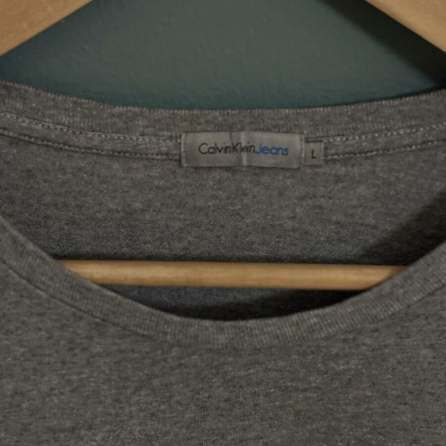 Calvin Klein Jeans κοντομάνικο μπλουζάκι με μεγάλο λογότυπο γκρι μέγεθος L σαν καινούργιο