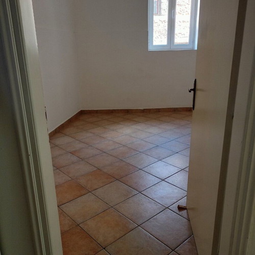 Ground floor house for rent in N. Faliro 85sqm with yard