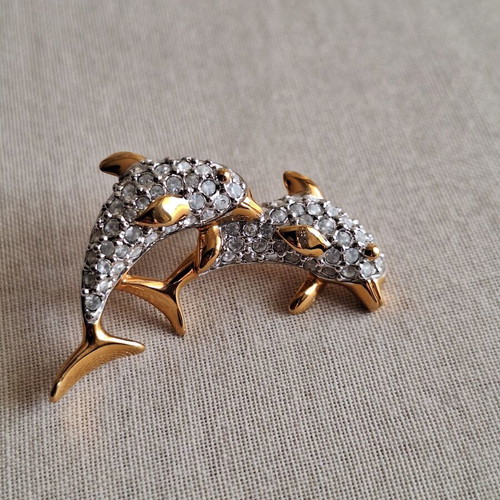 Swarovski Crystal Twin Dolphins Pin Brooch new, white and gold-tone