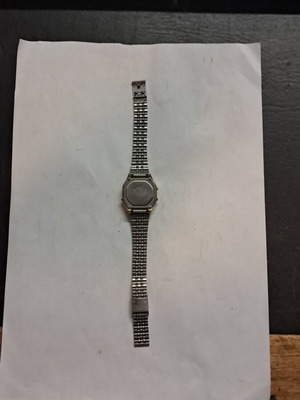 Γυναικείο ψηφιακό ρολόι Casio
