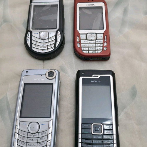 Nokia 4 phones like new from collection with leather cases