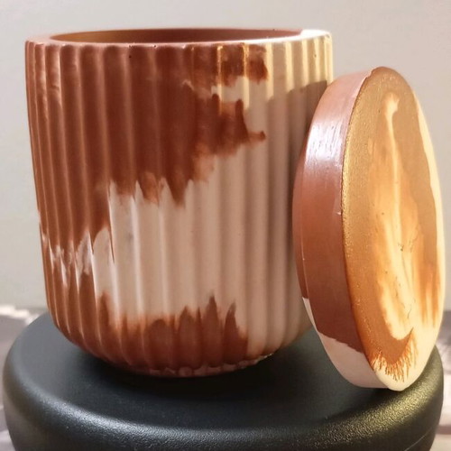 Decorative vase made of white porcelain powder and terracotta