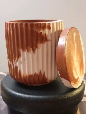 Decorative vase made of white porcelain powder and terracotta
