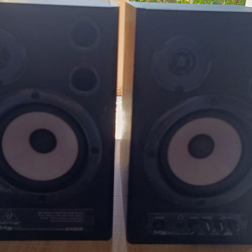 Behringer MS40 studio speakers used, active 40W monitors