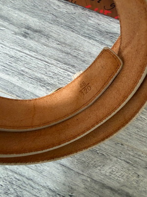 Ζώνη Guess καινούργια, μέγεθος 120, μπεζ