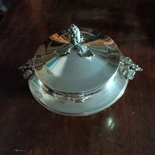Vintage silver-plated fondant dish with carved details like new