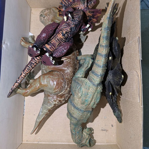 Dinosaur miniatures like new, set of 4 pieces