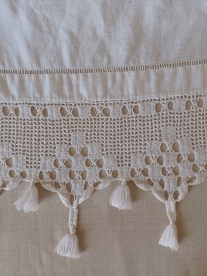 Curtain with traditional knitted lace used, 60×75 cm
