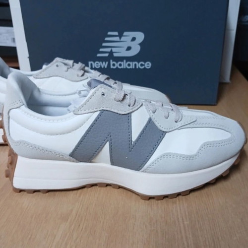 New Balance shoes with perfect design, unworn
