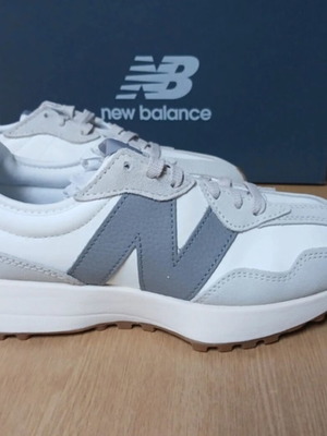 New Balance shoes with perfect design, unworn