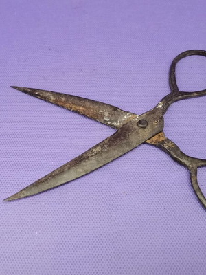 Old antique scissors like new