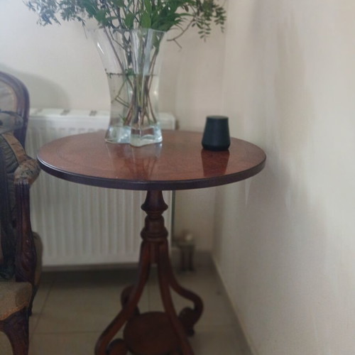 Round coffee table like new