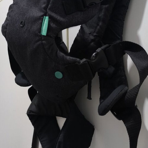 Infantino baby carrier like new, barely used