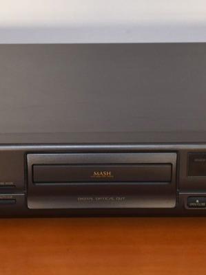 Technics SL-PG490 CD player like new with optical digital output