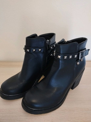 Exma boots like new, size 38, black