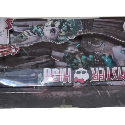 Mattel Monster High Freak Du Chic Twyla doll new in box