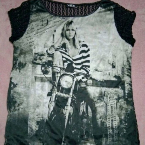 Women's t-shirt like new with lace back, black, one size