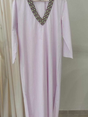 Lila Kaftan φόρεμα καινούργιο, μωβ με κεντημένο γιακά