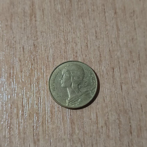 Collectible 10 Centimes coin France 1977 used